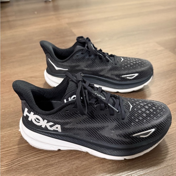 Hoka clifton 9 Men's Black and White Athletic Shoes - Picture 5 of 10